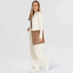 Braun Büffel Schultertaschen<Hanna Schultertasche Leder 34 cm Laptopfach cognac