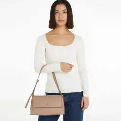 Calvin Klein Henkeltaschen|Schultertaschen<CK Daily Schultertasche 28 cm chanterelle