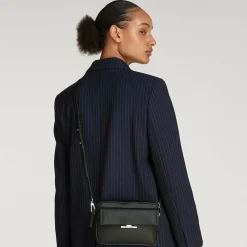 Calvin Klein Umhängetaschen<CK Linear Umhängetasche 20.5 cm ck black