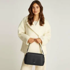 Best Calvin Klein CK Must Schultertasche 30 cm black