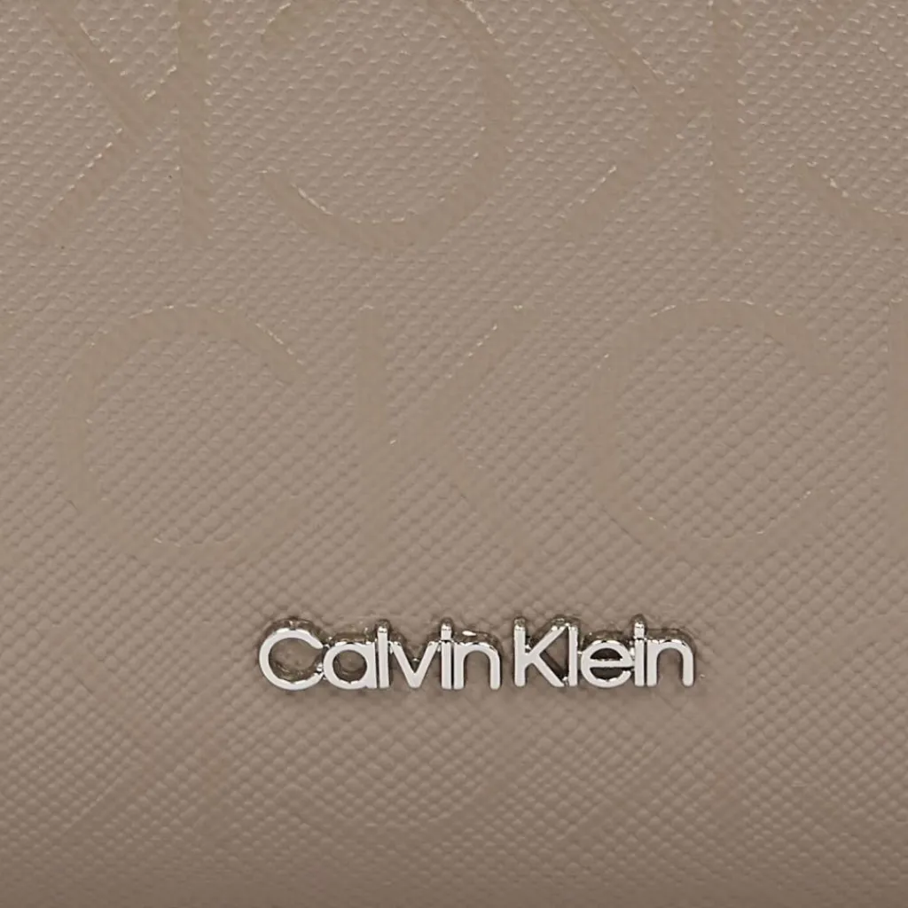 Calvin Klein Henkeltaschen|Schultertaschen<Ck Must Schultertasche 22.5 cm cinder monogram