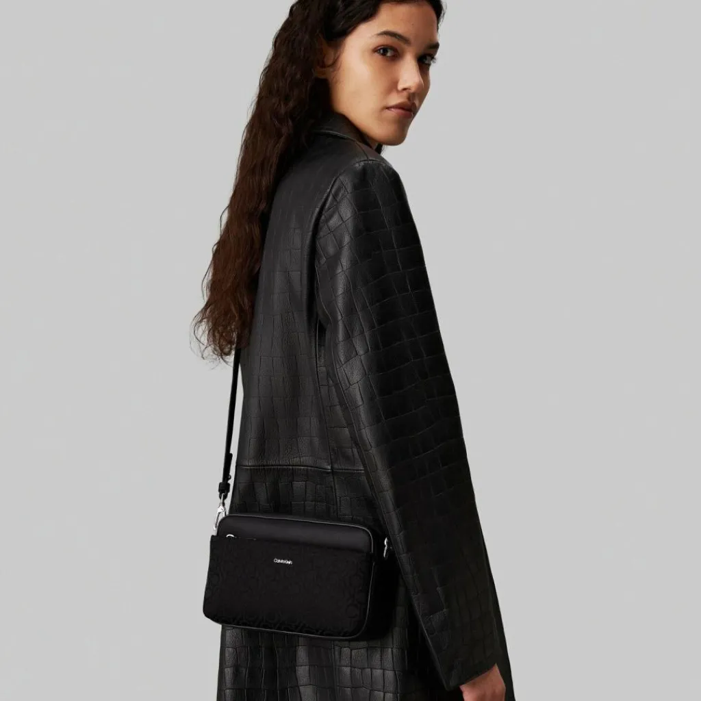 Best Calvin Klein CK Must Schultertasche 21.5 cm ck black mono jacquard