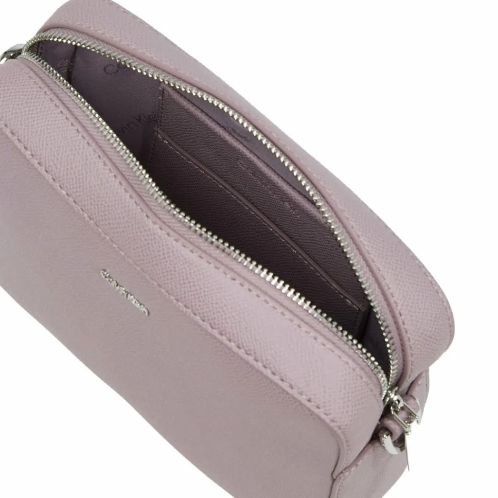 New Calvin Klein CK Must Umhängetasche 21.5 cm purple