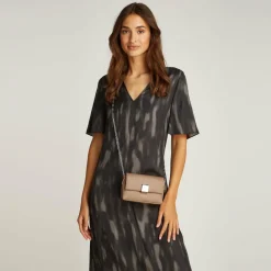 Calvin Klein CK Plaque Mini Bag Umhängetasche 17.5 cm