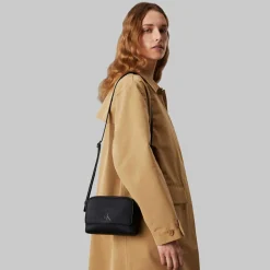 New Calvin Klein Jeans Minimal Monogram Mini Bag Umhängetasche 18 cm black-shiny gunmetal