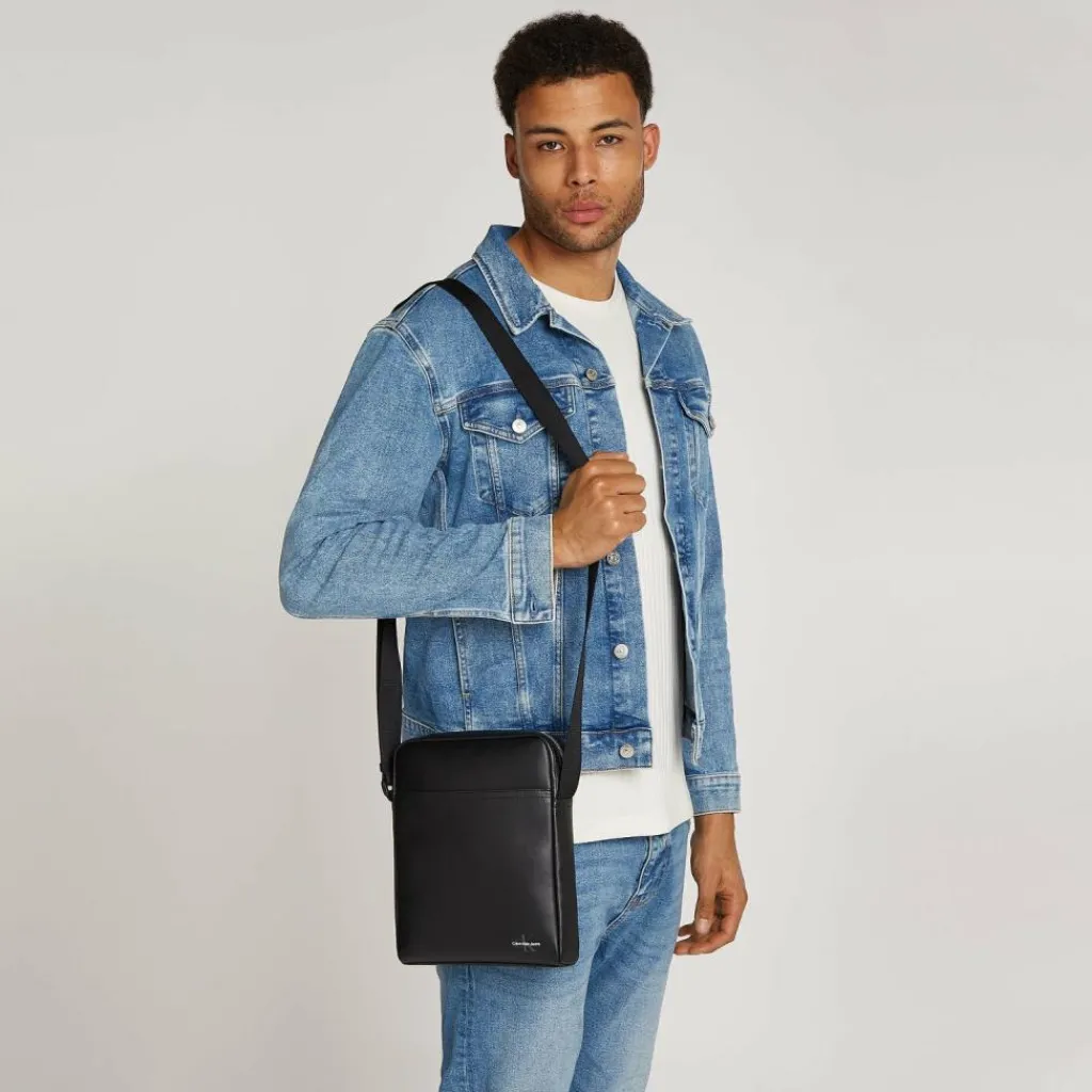 Calvin Klein Jeans Mono Logo Umhängetasche 23 cm