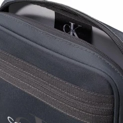 Outlet Calvin Klein Jeans Sport Essentials Umhängetasche 21 cm endless grey