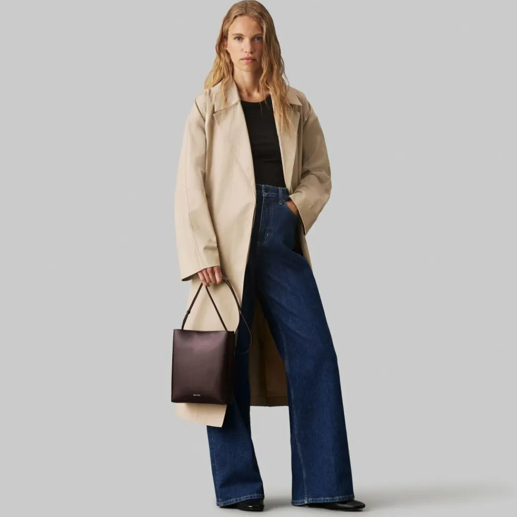 Discount Calvin Klein Line Ns Umhängetasche Leder 20 cm raisin