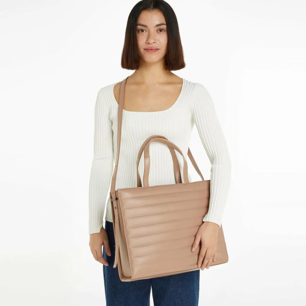 Clearance Calvin Klein Line Quilt Schultertasche 38 cm chanterelle