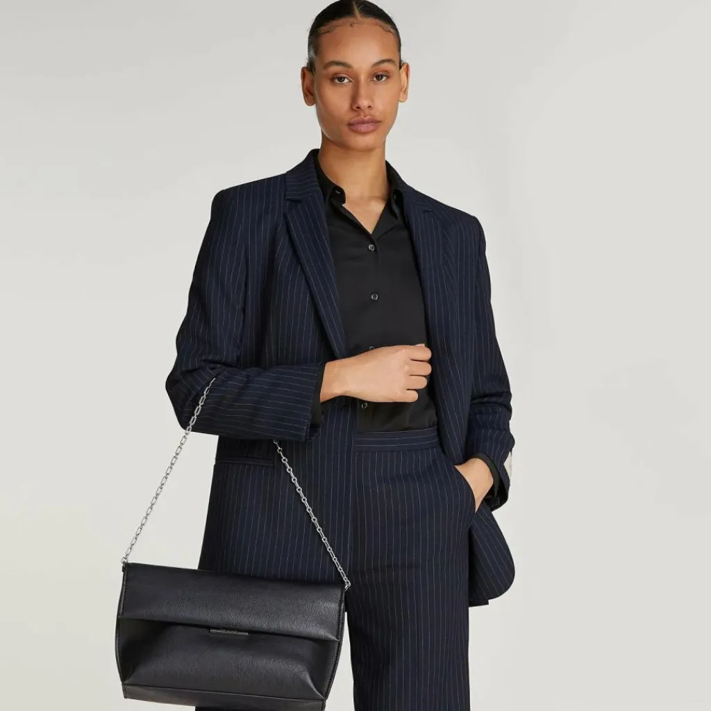 Calvin Klein Henkeltaschen|Schultertaschen<Schultertasche 30 cm ck black
