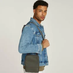 Outlet Calvin Klein Tech Sensual Mini Bag Umhängetasche 17 cm dark olive