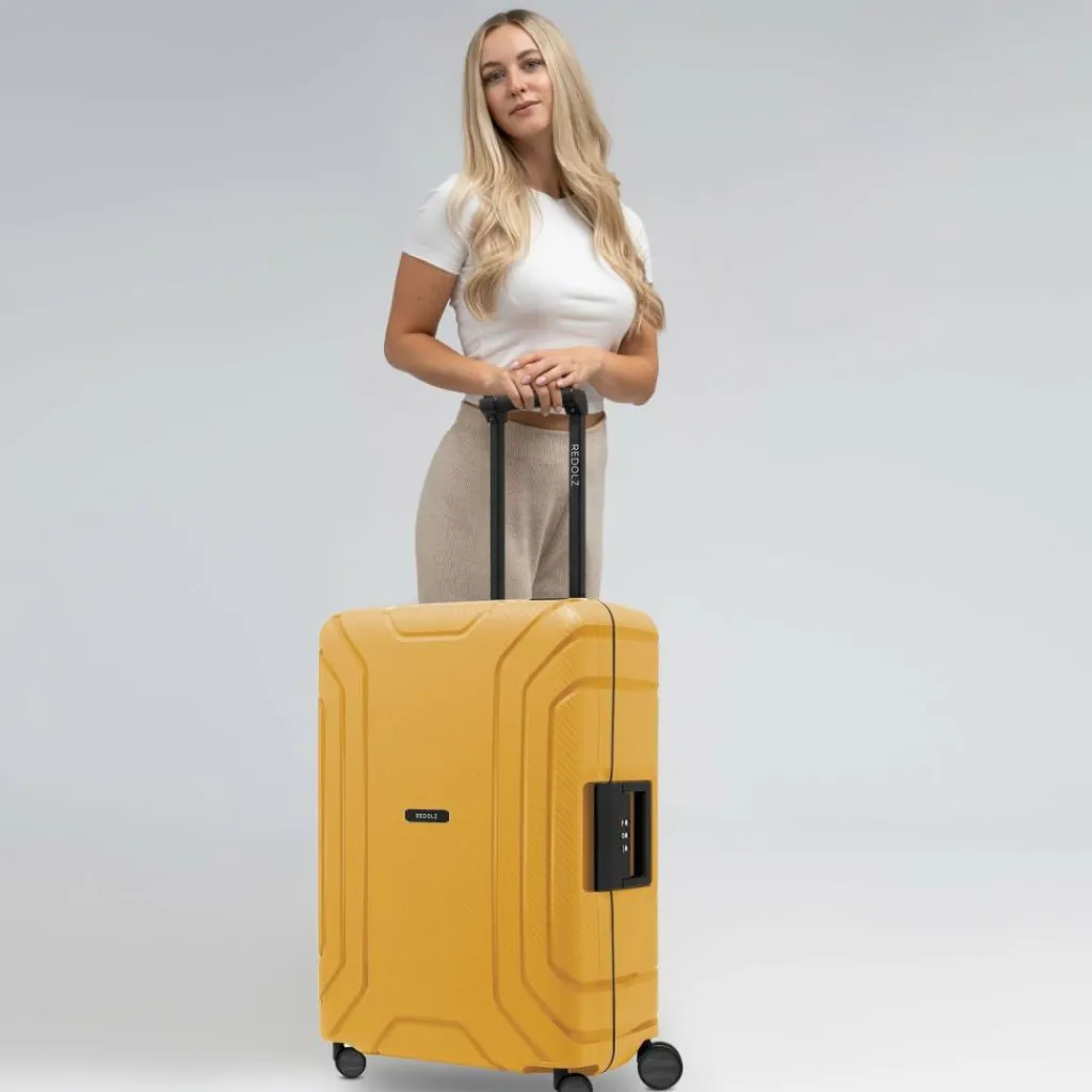 Clearance Redolz Essentials 15 4-Rollen Trolley 65 cm mit Dreipunkt-Verschluss dark yellow